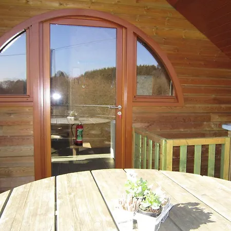 Modern In With Private Garden Apartment *